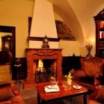 Hotel Arcadia Library Bar