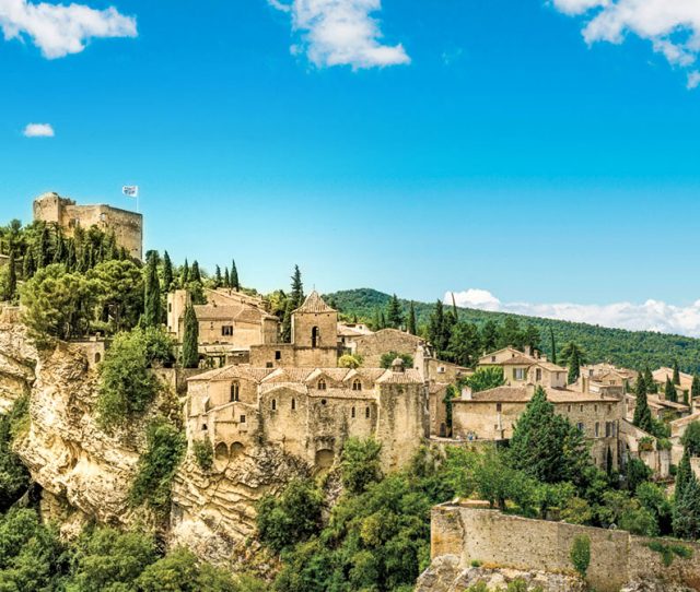 Walk a medieval town on your provence trip